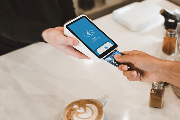 Woman Gets Yelled At By A New Guy At Dinner With Friends For Not Splitting The Check Evenly Like Everyone Else