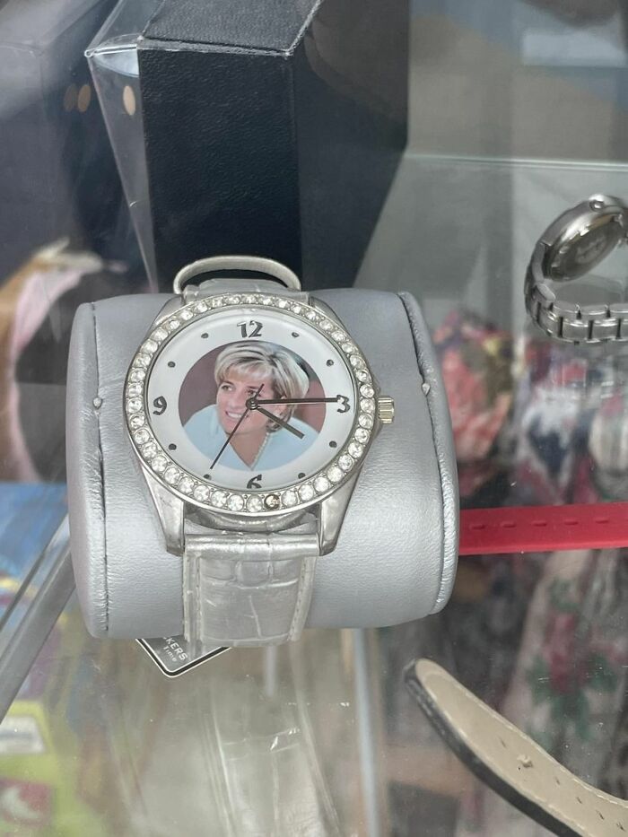 It’s What She Would Have Wanted. And For £4 This Wasn’t Being Left Behind. Highams Park Counselling Charity Shop