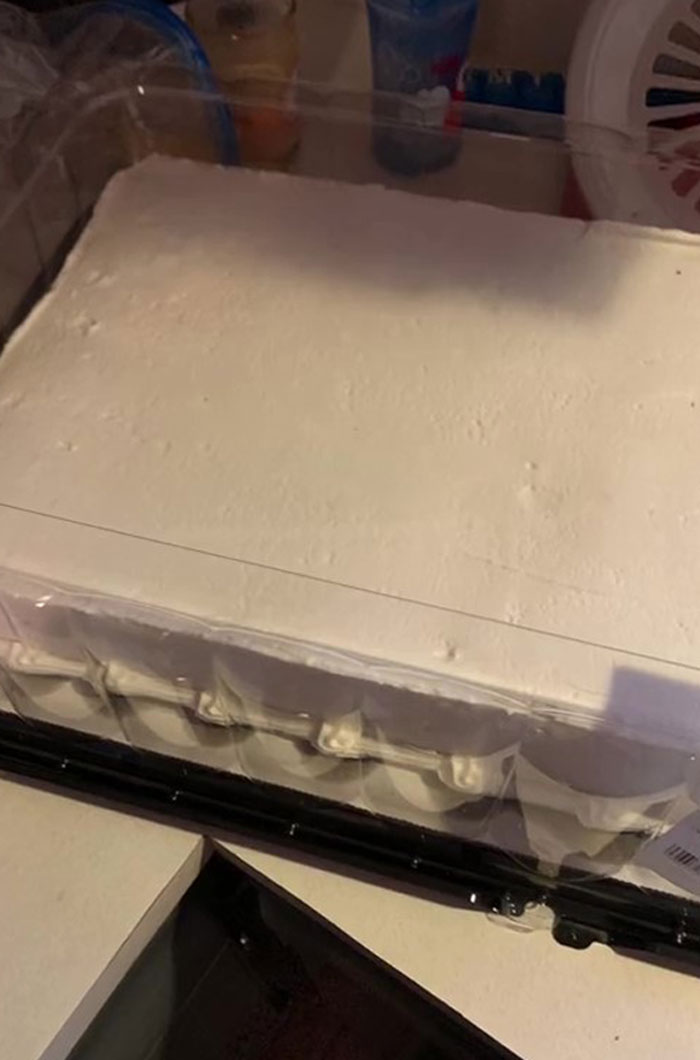 Costco Flat-Out Hands Woman Blank Cake, Supposedly Refusing To Color It As Per Her Order Due To Copyright, Expects Her To Just Accept It