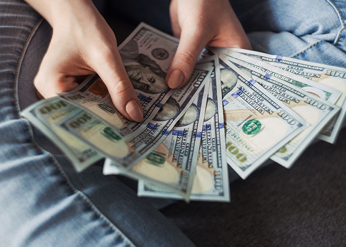 &ldquo;I Am Sorry, But I Cannot Afford It Either&rdquo;: Employee Refuses To Work For Less Money, Quits