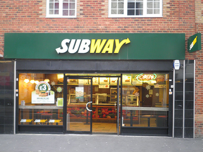 31 Times Rude Humans Mistook Others For Employees And Were Less Than Pleasant About It