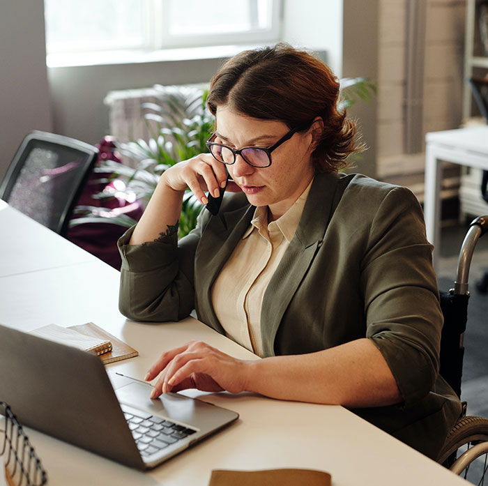 31 Times Rude Humans Mistook Others For Employees And Were Less Than Pleasant About It