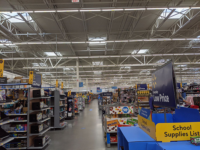 31 Times Rude Humans Mistook Others For Employees And Were Less Than Pleasant About It