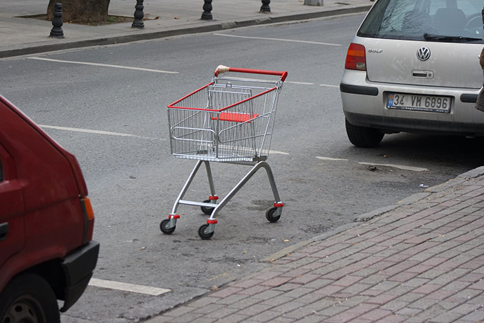 31 Times Rude Humans Mistook Others For Employees And Were Less Than Pleasant About It