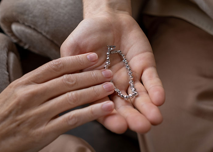 30 Harmless Psychological Tricks People Use On Others To Get What They Want