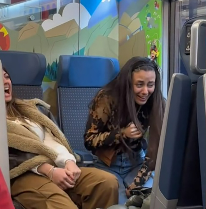 Tourist Is Disgusted By Blatant Racism On Train, Films Women's Behavior And The Internet Doesn't Hold Back After They Find Them