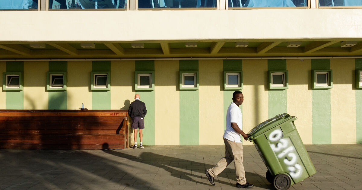 Divided: I Photograph People, Who Are More Isolated Even Though They ...