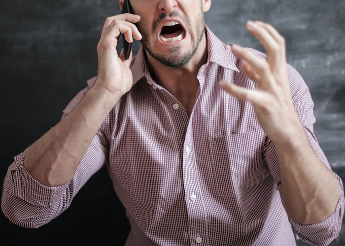 30 “Dead Giveaways” That Your Relationship Is Toxic