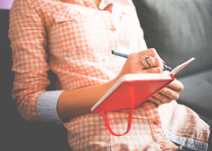 30 “Dead Giveaways” That Your Relationship Is Toxic