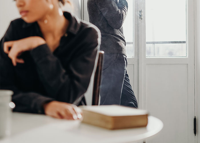 30 “Dead Giveaways” That Your Relationship Is Toxic