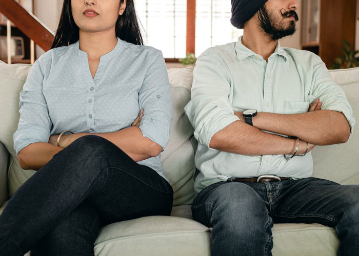 30 “Dead Giveaways” That Your Relationship Is Toxic