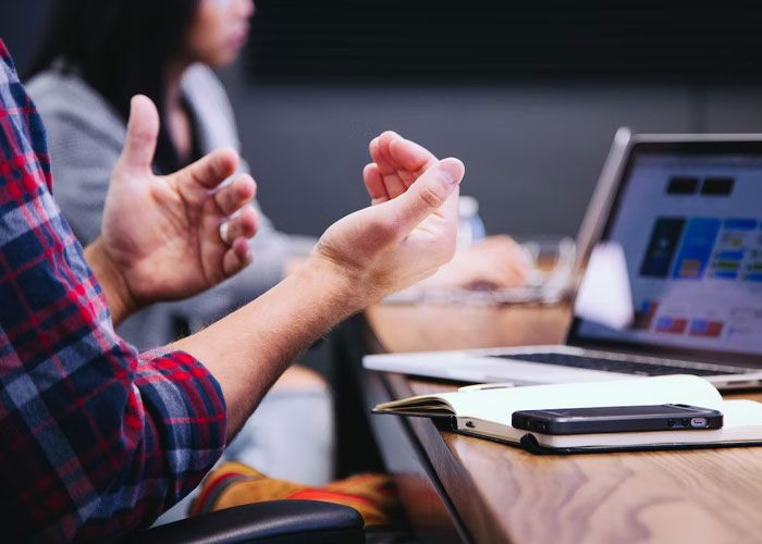 30 “Dead Giveaways” That Your Relationship Is Toxic