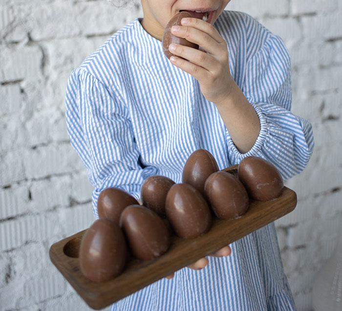 Woman Is Upset Her Mom Only Bought An Easter Egg For One Of Her Grandchildren, The Internet's Opinion Is Divided Woman Is Upset Her Mom Only Bought An Easter Egg For One Of Her Grandchildren, The Internet's Opinion Is Divided