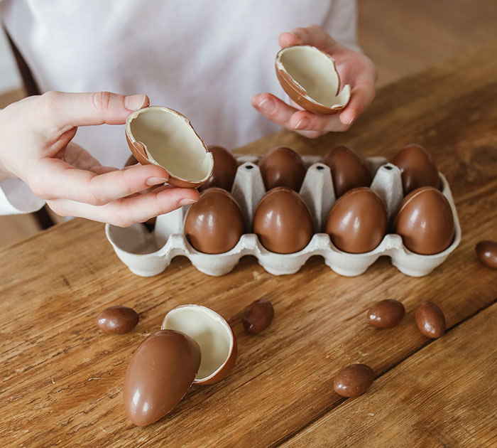 Woman Is Upset Her Mom Only Bought An Easter Egg For One Of Her Grandchildren, The Internet's Opinion Is Divided Woman Is Upset Her Mom Only Bought An Easter Egg For One Of Her Grandchildren, The Internet's Opinion Is Divided