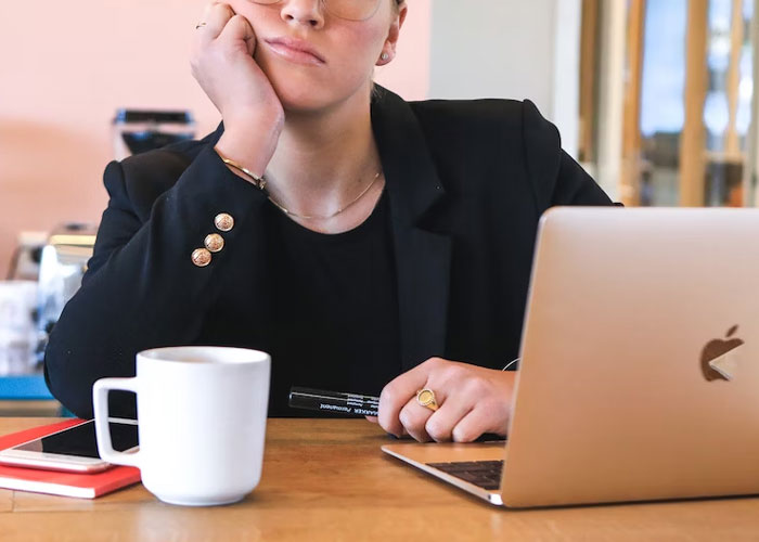 30 Not-So-Obvious Red Flags From Employers That Workers Should Watch Out For