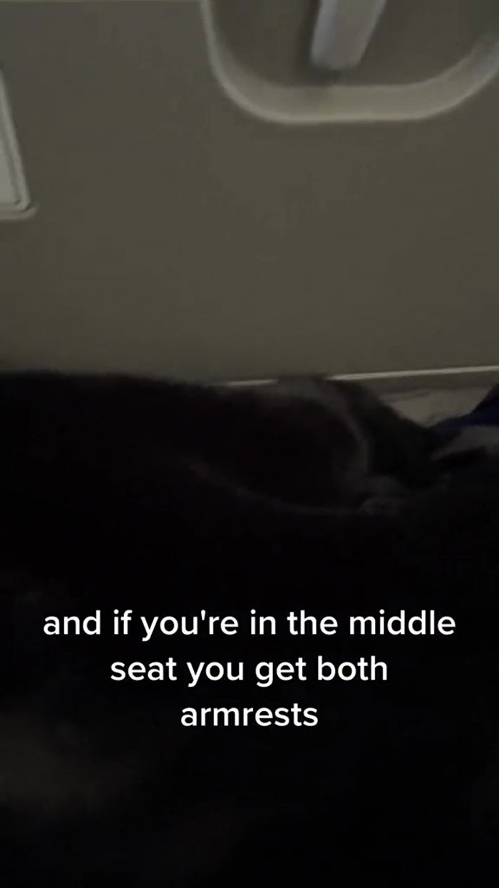 Travel Blogger Criticizes Passengers Who Don't Observe Her Unwritten 'Plane Etiquette Rules', Stirs Discussion Online Travel Blogger Criticizes Passengers Who Don't Observe Her Unwritten 'Plane Etiquette Rules', Stirs Discussion Online