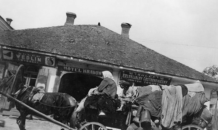 Refugees Returning To Poland From Russia