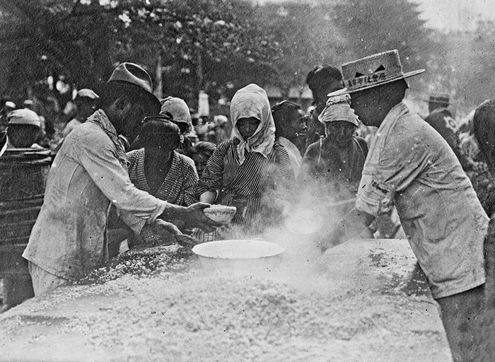 Tokio Survivors Of The Earthquake Receiving Rice At Shita Park