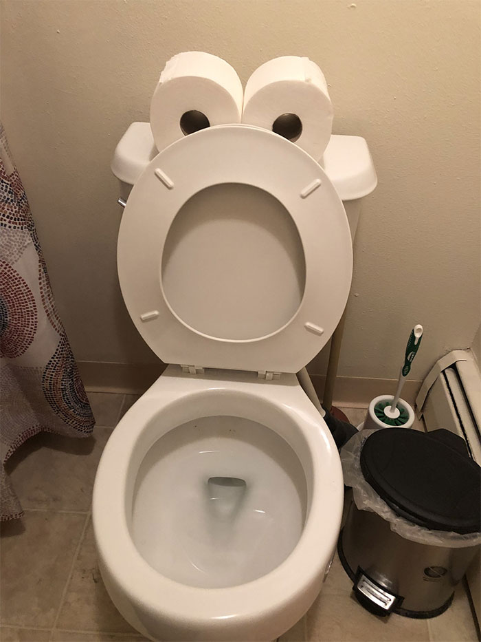 It’s 3am And You Have To S**t And You See This Staring At You Wyd