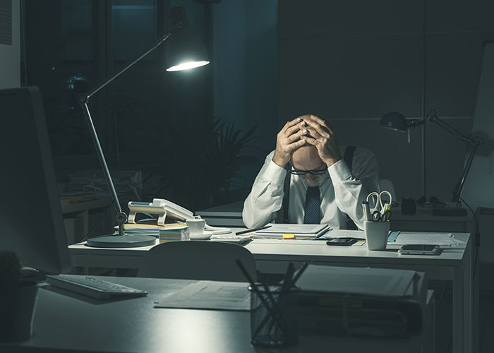 Teen Gets Mad At His Dad For Interrupting His Date To Ask Him To Pick Up His Little Sister, Says He "Failed As A Parent"