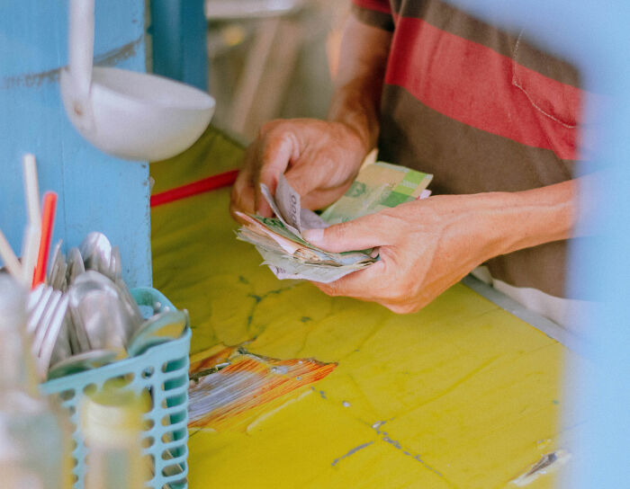 "Leave Before It Is Too Late To Escape": 40 Indicators That We Live In A Dystopian Reality, As Shared By Our Community