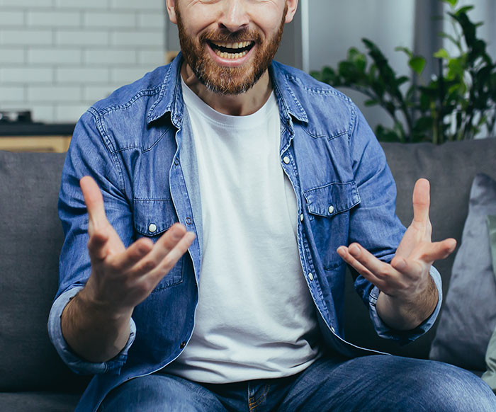 "She'll Leave Me With Plain Crackers": Guy Has To Go Hungry Because His Unemployed GF Eats Everything, He Finally Snaps "She'll Leave Me With Plain Crackers": Guy Has To Go Hungry Because His Unemployed GF Eats Everything, He Finally Snaps