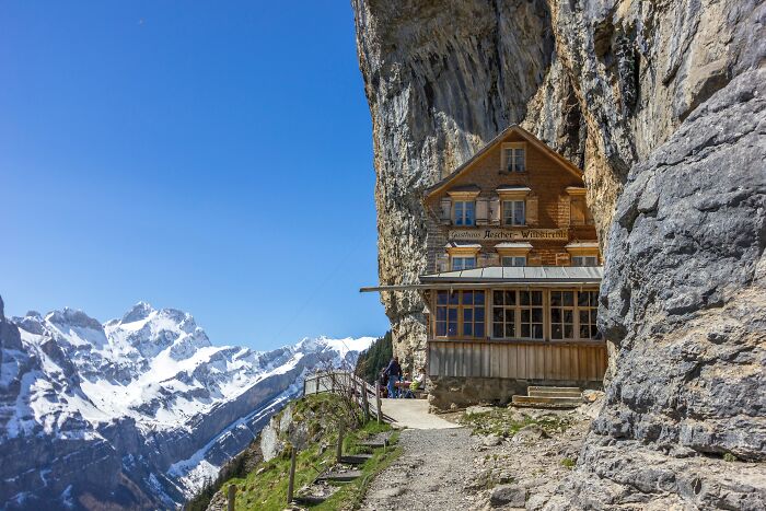 Picture of restaurant in the mountain