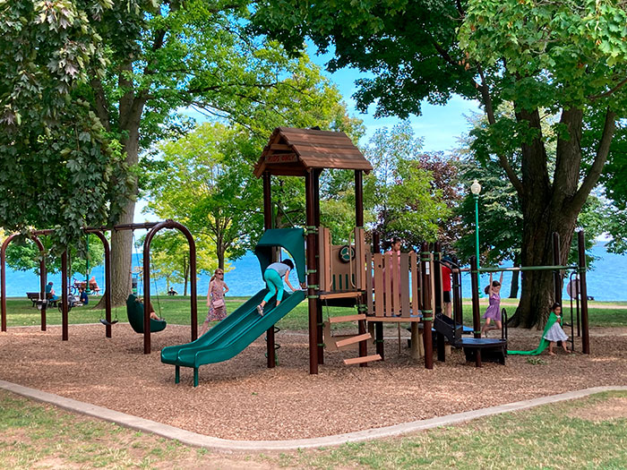 Three-Year-Old Goes Missing In A Huge Play Place, Mom Finds Her Within Minutes By Utilizing A Technique She Learned On TikTok Three-Year-Old Goes Missing In A Huge Play Place, Mom Finds Her Within Minutes By Utilizing A Technique She Learned On TikTok