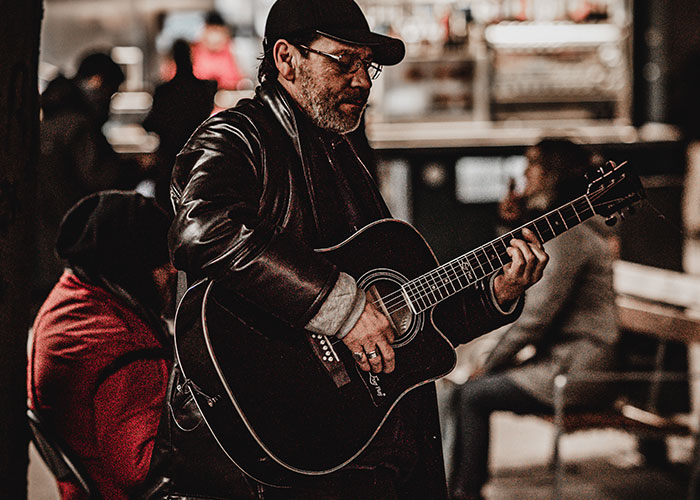 30 Brilliant Stories About The Most Memorable Moments People Ever Had With Complete Strangers