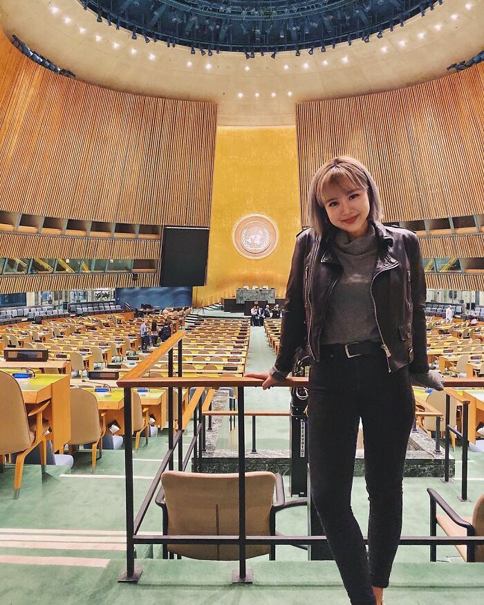 Therapist Explains The Science Behind The &lsquo;Orchid Vs. Dandelion&rsquo; Theory, Goes Viral On TikTok