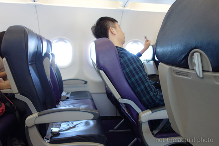 “She Reiterated That I Was Entitled To Recline My Seat”: Guy Asks For Flight Attendant’s Backup After Being Criticized By The Passenger Behind Him