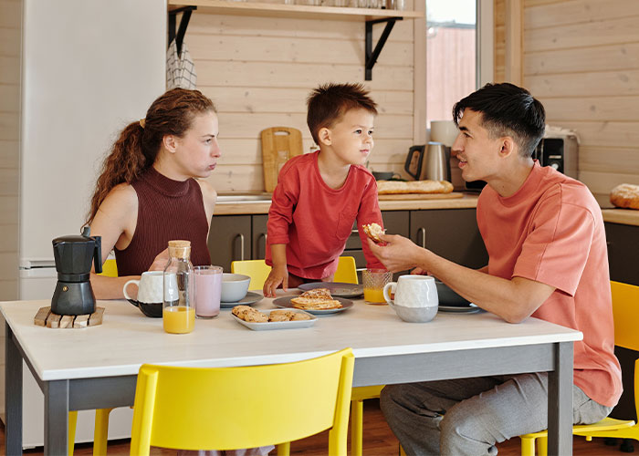 25 Señales de alarma que dicen "malos padres" a gritos