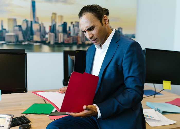 20 Historias sorprendentes de cómo despidieron a "ese compañero de trabajo"