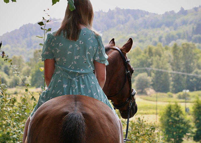 Horse Owner Doesn’t Let Her Overweight Friend Ride One Of The Animals, Gets Accused Of Body-Shaming Her Horse Owner Doesn’t Let Her Overweight Friend Ride One Of The Animals, Gets Accused Of Body-Shaming Her