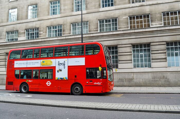 Woman Defended By Fellow Passengers After Random Guy Tries To Sit Next To Her On Empty Bus Woman Defended By Fellow Passengers After Random Guy Tries To Sit Next To Her On Empty Bus