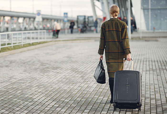 "I Will Never Stop Doing My Hotel Security Search": Woman Shows Her Security Routine To Teach Others "I Will Never Stop Doing My Hotel Security Search": Woman Shows Her Security Routine To Teach Others