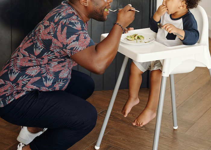"Am I A Jerk For Refusing To Take My Girlfriend To Nice Places Because She Eats Like A Kid?" "Am I A Jerk For Refusing To Take My Girlfriend To Nice Places Because She Eats Like A Kid?"