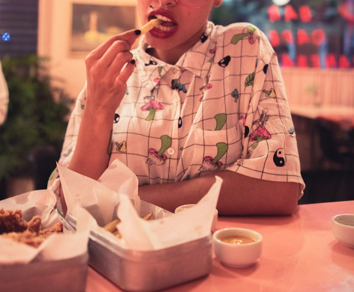 "Am I A Jerk For Refusing To Take My Girlfriend To Nice Places Because She Eats Like A Kid?" "Am I A Jerk For Refusing To Take My Girlfriend To Nice Places Because She Eats Like A Kid?"