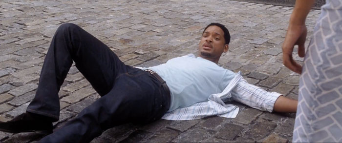 Hitch is lying on the flor at the street 