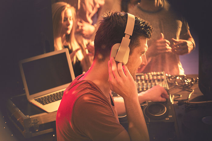 Wedding DJ Spots A Proposal About To Happen On The Dance Floor, Changes The Song To Ruin It, Later Wonders If He Did The Right Thing Wedding DJ Spots A Proposal About To Happen On The Dance Floor, Changes The Song To Ruin It, Later Wonders If He Did The Right Thing