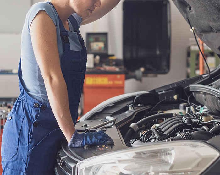 Karen Complains Women Don't Belong In Auto Service, Demands A Male Mechanic