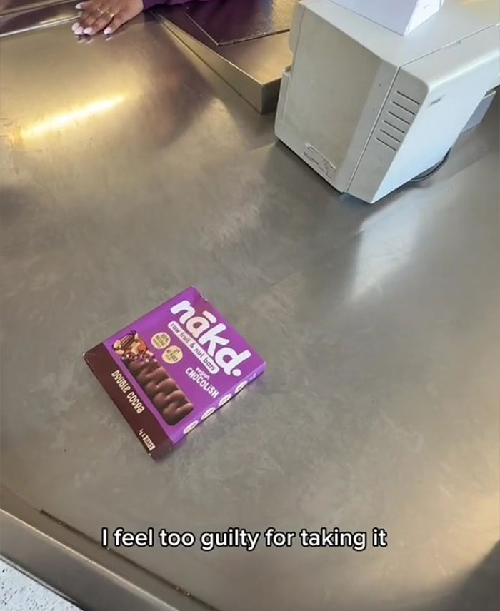 Influencer Is Left In Tears After Strangers Refuse Her Offer To Pay For Their Grocery Shopping