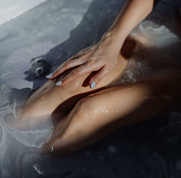 40 Common Etiquette Mistakes To Avoid On Your Next Flight, As Told By Frequent Fliers