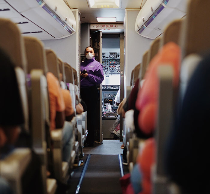 40 Common Etiquette Mistakes To Avoid On Your Next Flight, As Told By Frequent Fliers