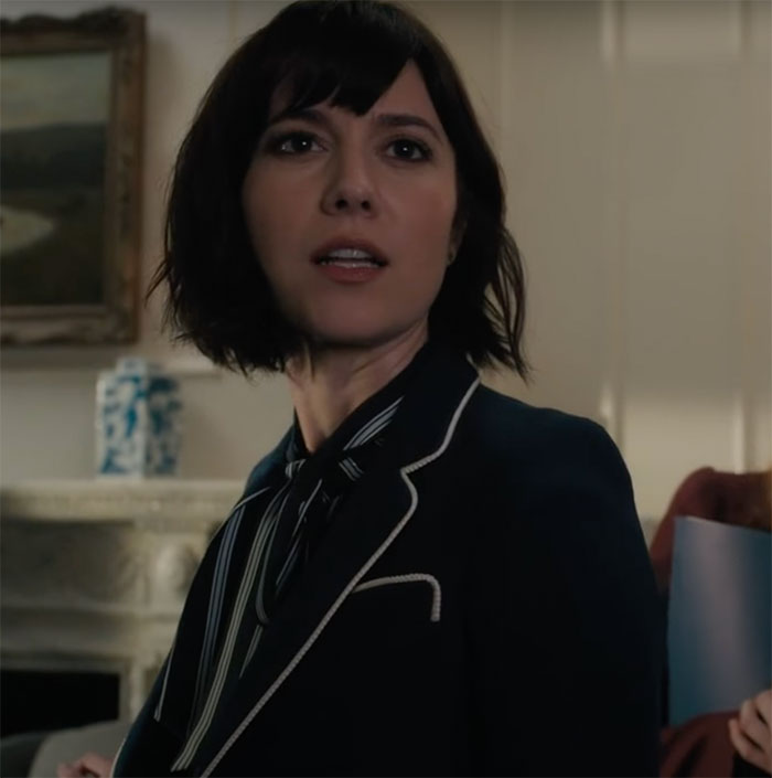 Laurel standing and looking in Braindead