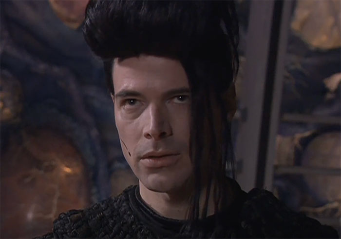Michael McManus looking in Lexx