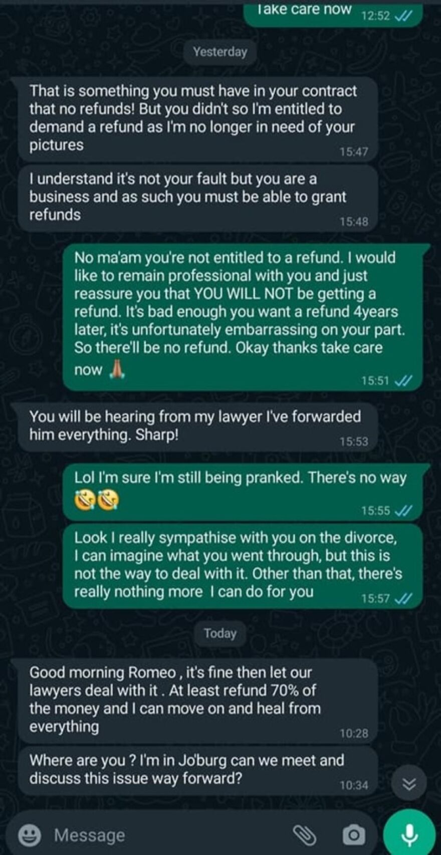 Woman Demands Refund From Wedding Photographer Four Years Later