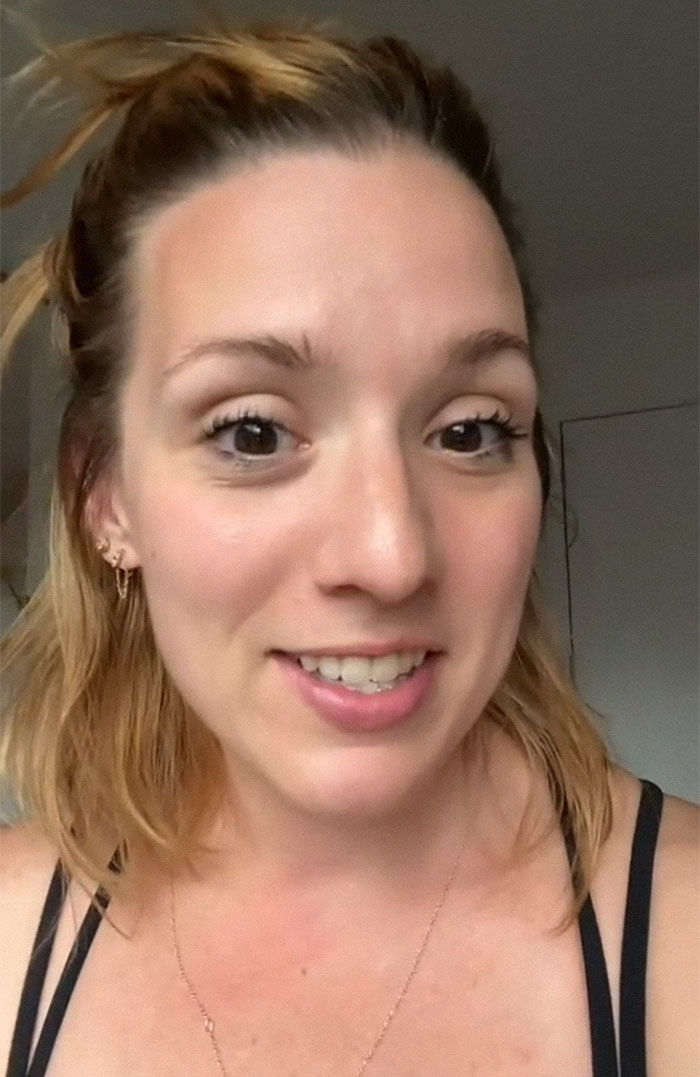 Entitled Man Steals This Woman's Plane Seat And Pretends To Be Asleep, Proceeds To Get Mad When She Takes It Back