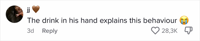 Woman Defended By Fellow Passengers After Random Guy Tries To Sit Next To Her On Empty Bus Woman Defended By Fellow Passengers After Random Guy Tries To Sit Next To Her On Empty Bus
