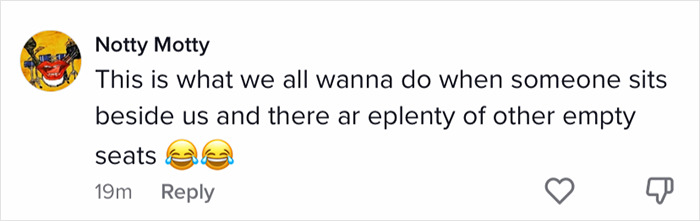 Woman Defended By Fellow Passengers After Random Guy Tries To Sit Next To Her On Empty Bus Woman Defended By Fellow Passengers After Random Guy Tries To Sit Next To Her On Empty Bus
